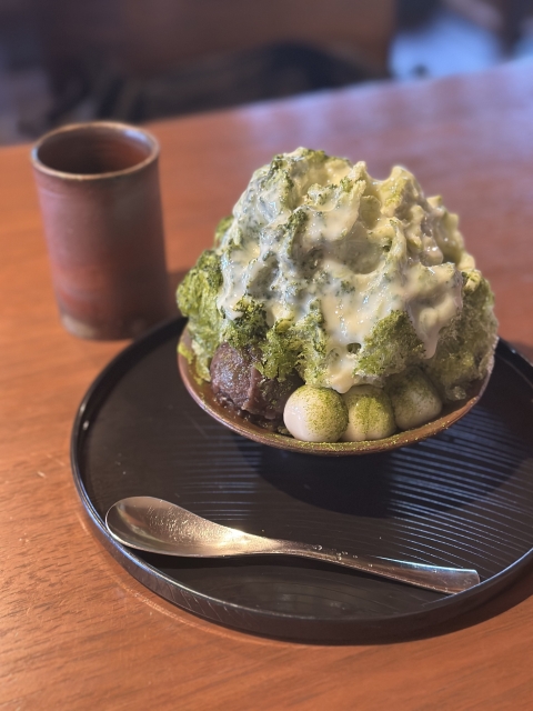 Matcha latte and Japanese-style dessert on a café table