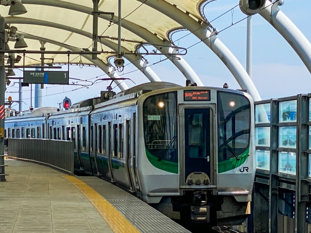 Arriving in Japan: From Airport to Hotel JR train arriving at a station platform in Japan