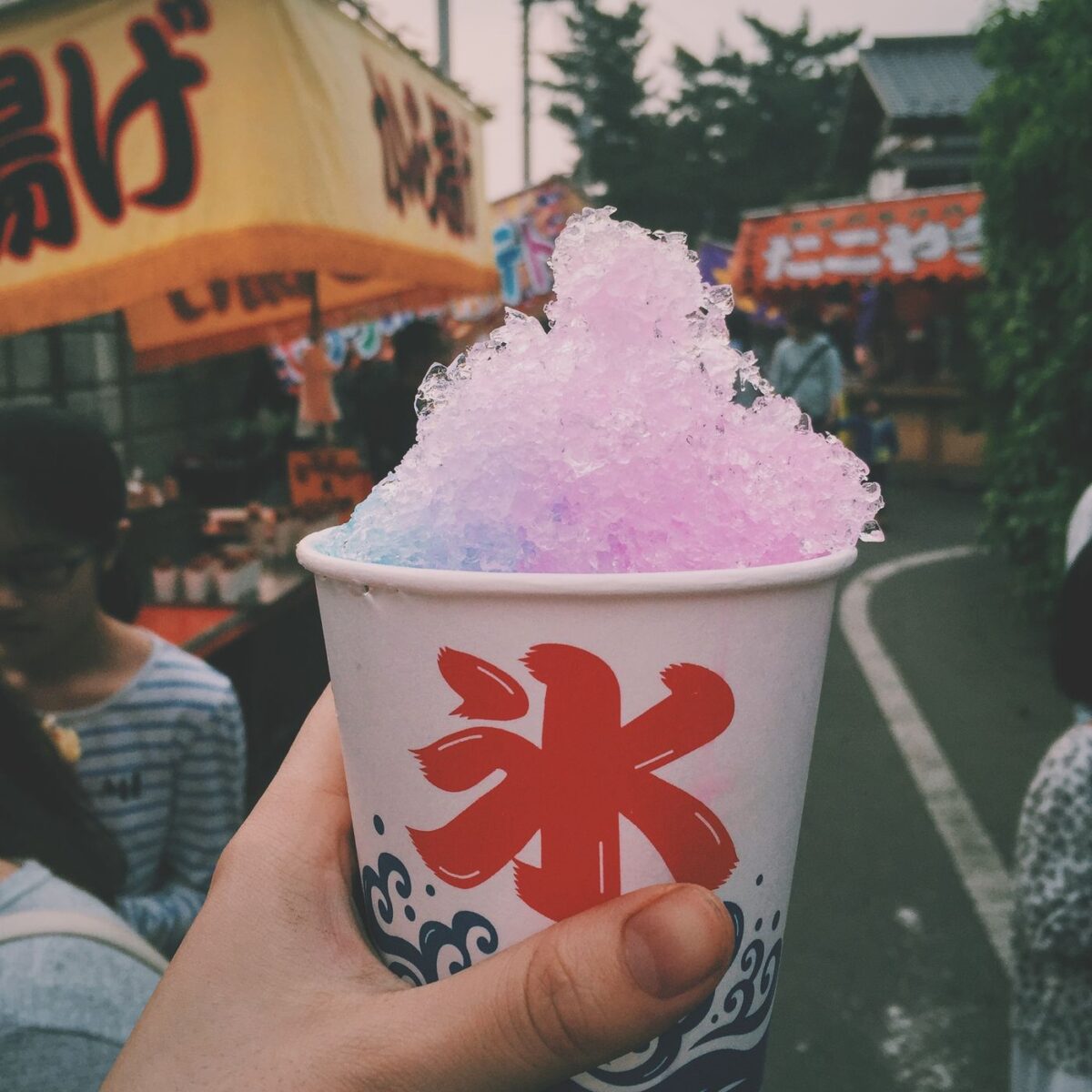 Shaved ice in a cup with the character for ice, a classic Japanese summer treat