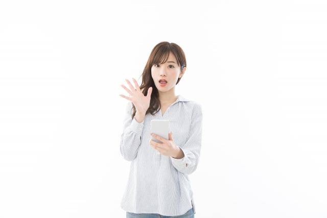 “Sumimasen” in Japan: The One Japanese Word Every Traveller Should Know A Japanese woman raising her hand slightly to get someone's attention